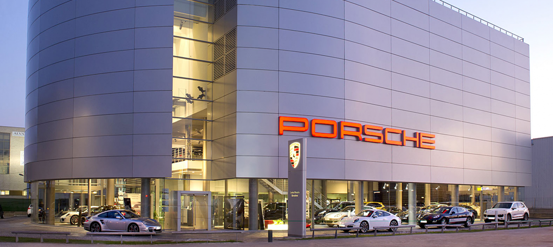 PORSCHE | SHOWROOM