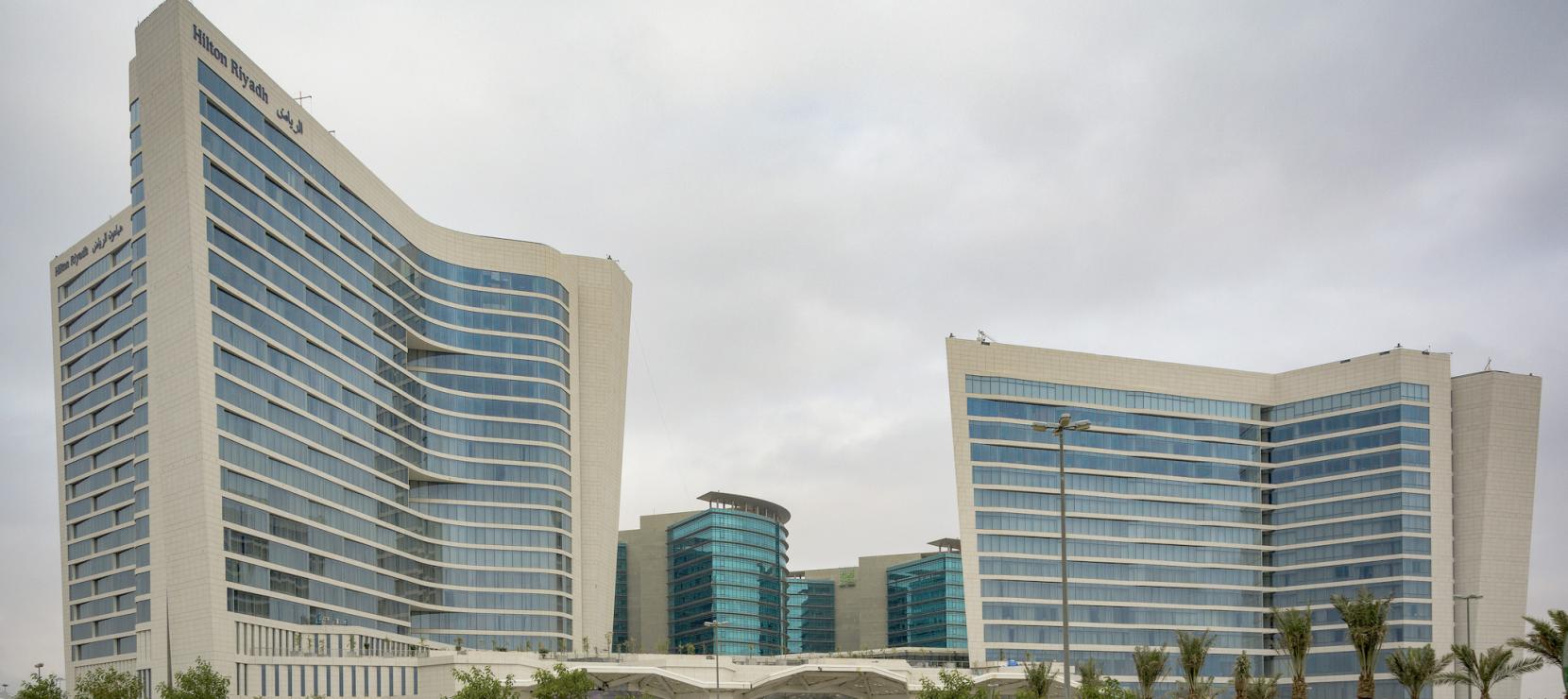 Hilton Riyadh: Una Obra Maestra de Dos Torres